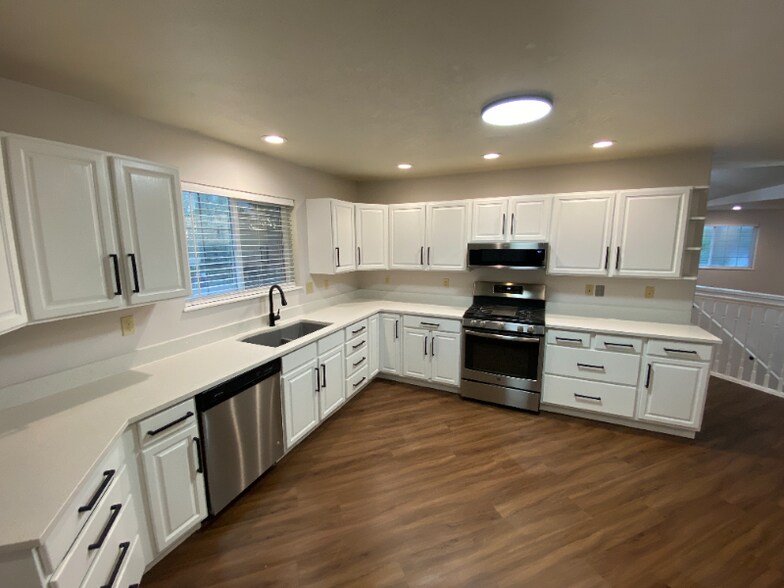 Building Photo - 2265 S Linda Wy