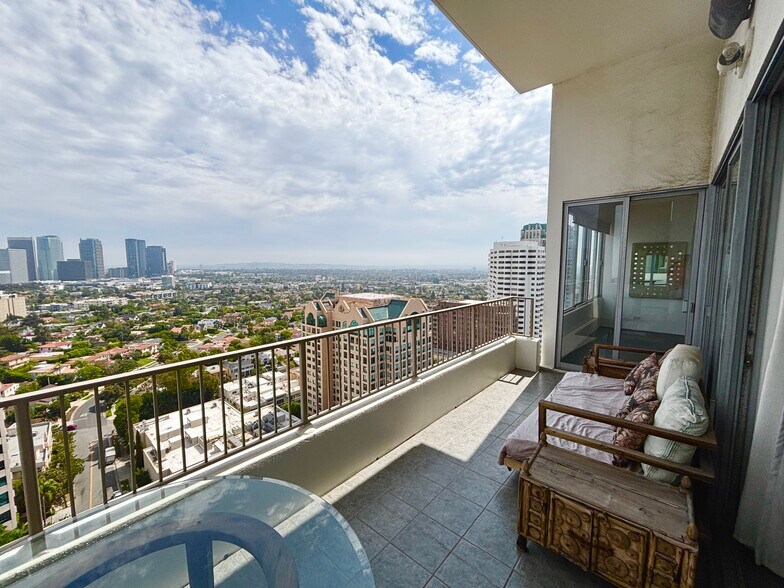 Building Photo - 10501 Wilshire Blvd