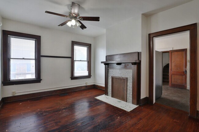 Building Photo - Awesome House for your Large Group - HUGE HOUSE with 3 Floors - 3 Kitchens, 3 Bathrooms, Awesome ...