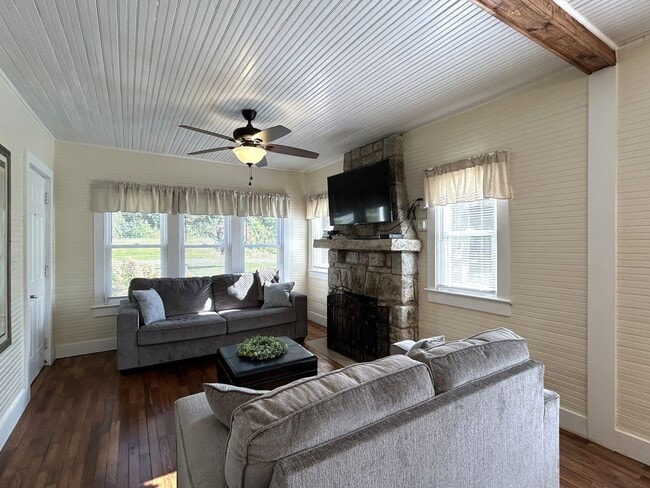 Building Photo - Vintage Charm. Timeless Vibe. Modern Comfort.