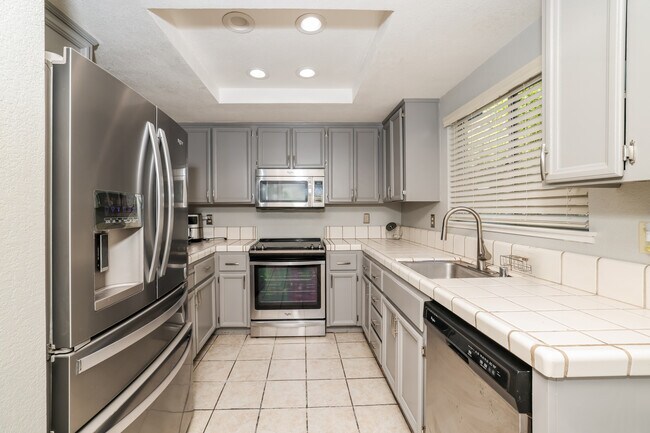 Building Photo - 43 Crystal Gate Ct