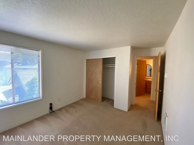 Building Photo - 5961-6963 SW Childs Rd