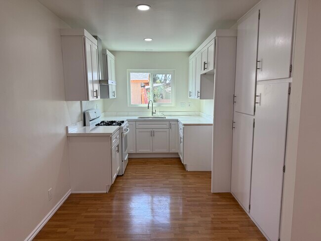 Primary Photo - 632 W Milford St