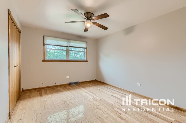 Building Photo - 14353 S Glen Dr W