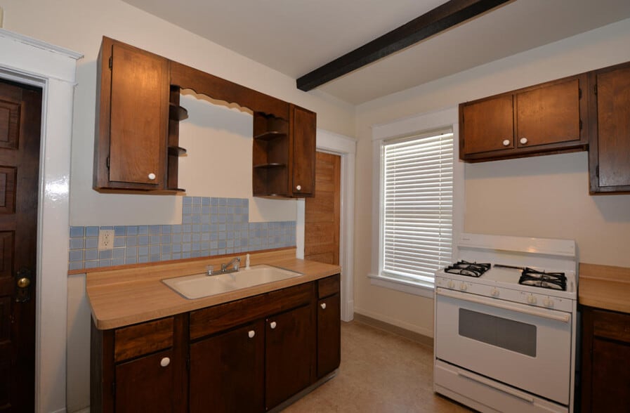 Kitchen 3 - 1106 David St