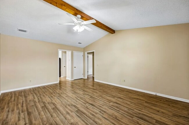 Building Photo - 106 Clarks Bluff Rd
