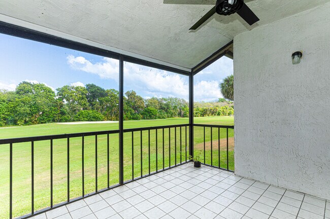 Building Photo - 8545 Casa Del Lago