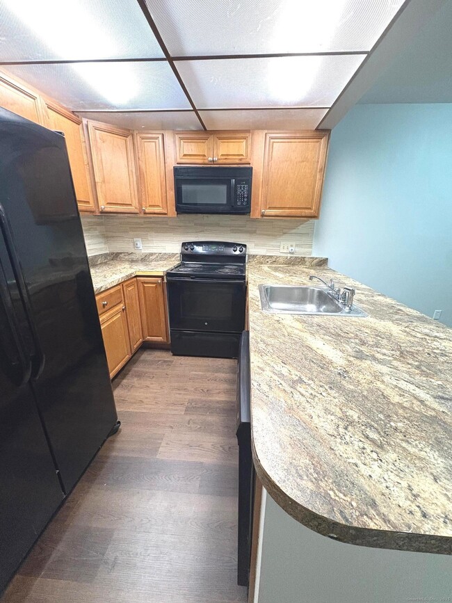 Building Photo - 9 Patricia Rd