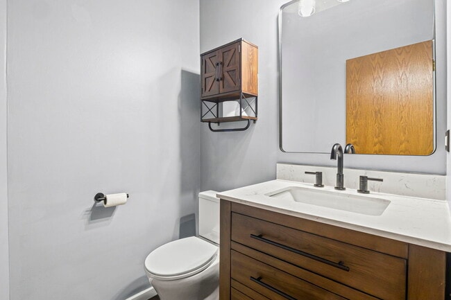 Building Photo - 1119 Clover Dr