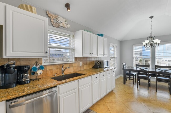 Building Photo - 21531 Zachary Dr