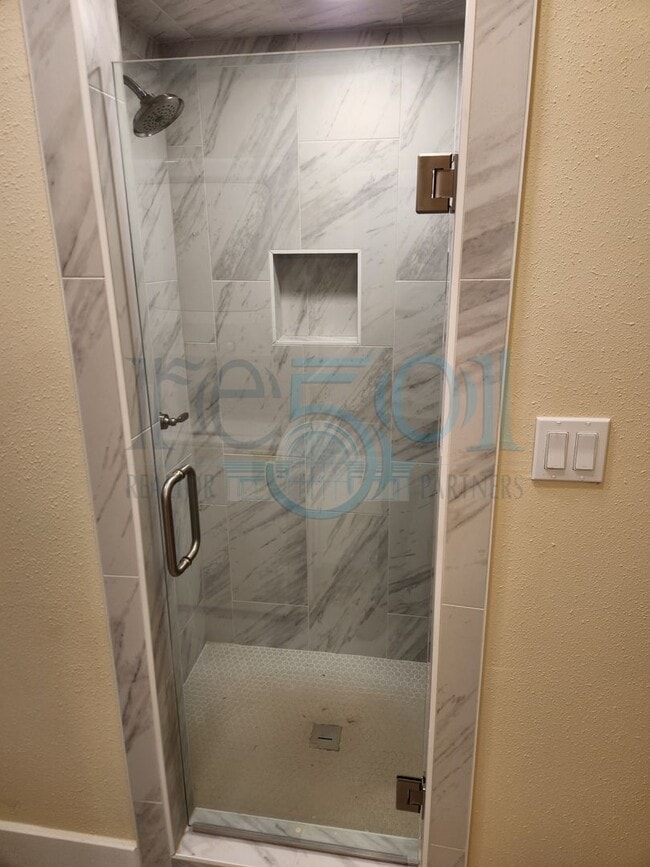 Building Photo - New Downtown Condo Feel With the Hillcrest Vibe!