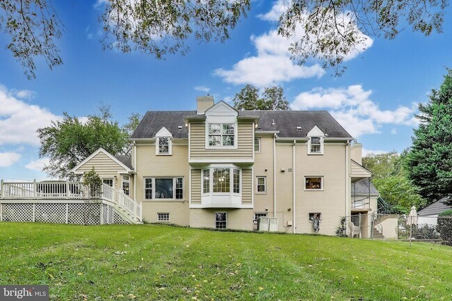 Building Photo - 9326 W Parkhill Dr