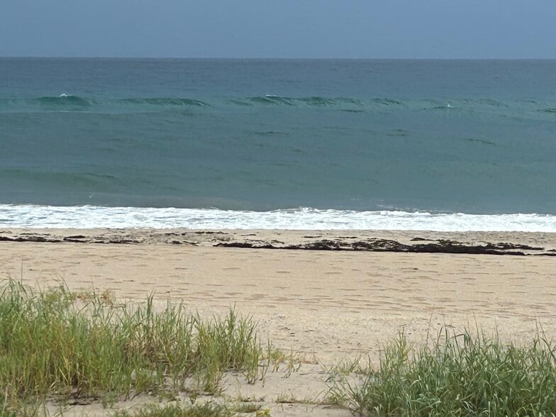 Beach steps away - 205 Coral Rd