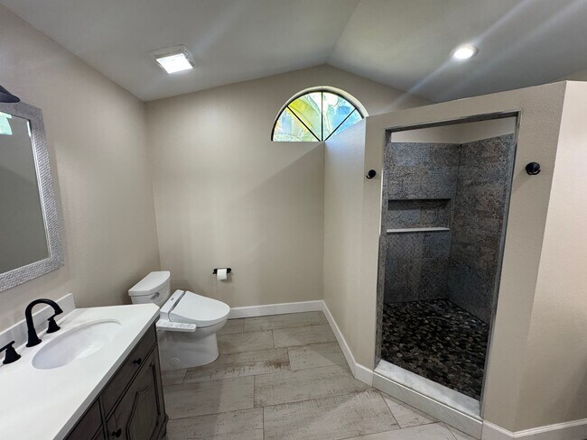 Building Photo - Your Dream Home Awaits! MASSIVE Backyard! ...