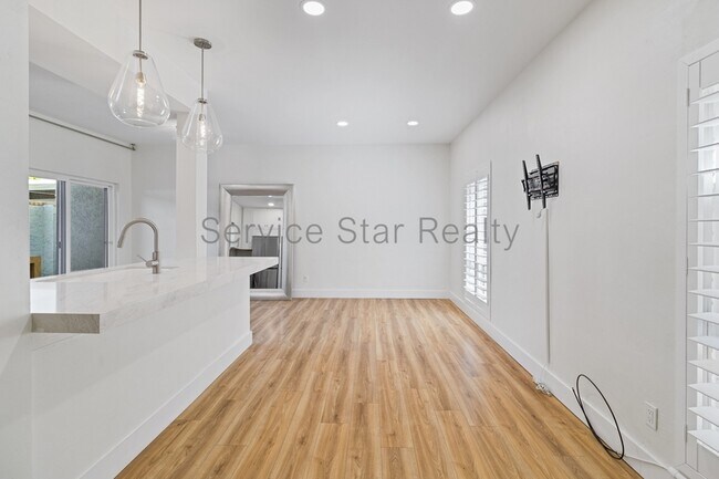 Building Photo - 4860 N 73rd St