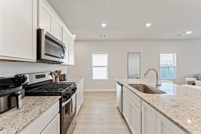 Building Photo - 16215 Globetrotter Ct