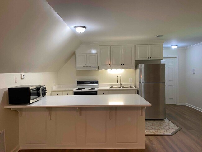 Building Photo - 615 Watersedge