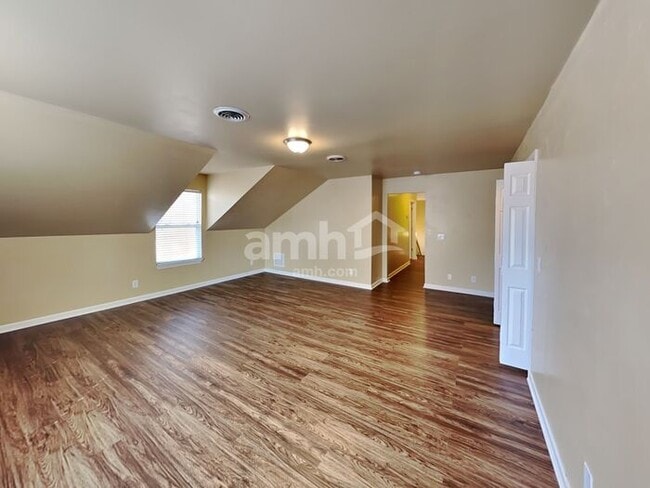 Building Photo - 100 Cross Cove Ct