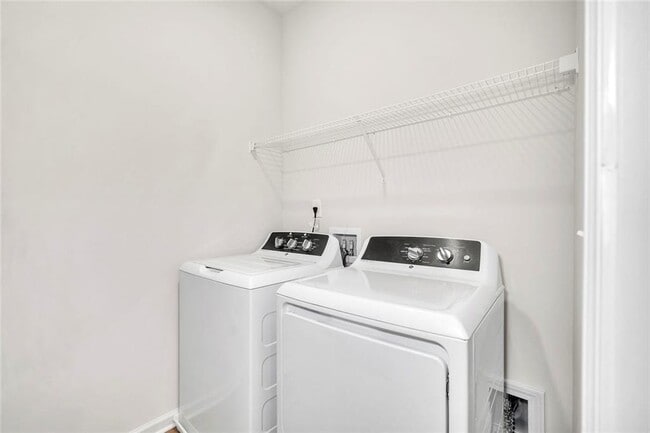 Building Photo - 374 Mountain Blvd S