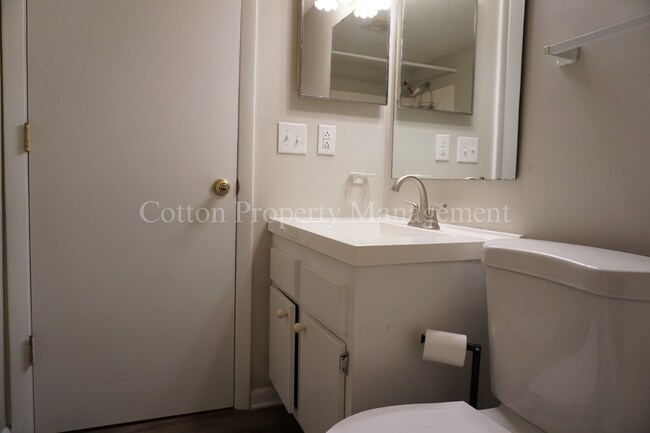 Building Photo - 2BR/2BA Condo - Great Location in Midtown Wilmington on Holly Tree / $1,199 /month Includes Water...