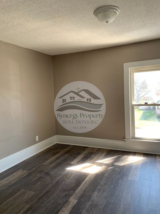 Building Photo - Nice home with Space to grow your Family!