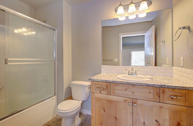 Building Photo - 3 BR, 2.5 BA Creekwood Townhome - $500 OFF 1st Mo. Rent!