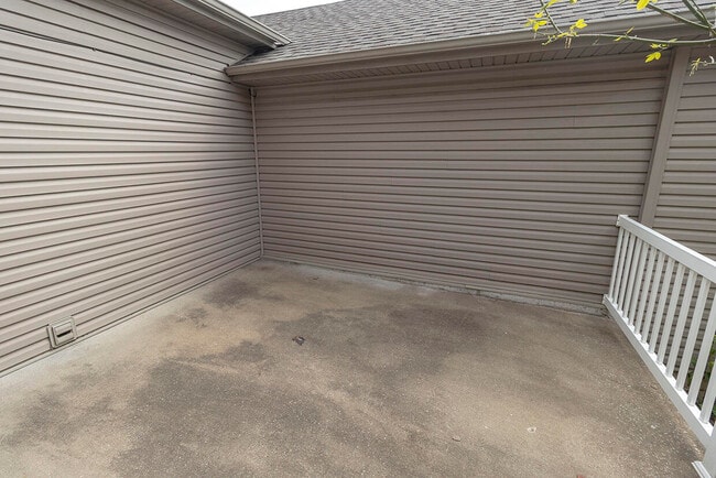 Building Photo - 1938 Center St