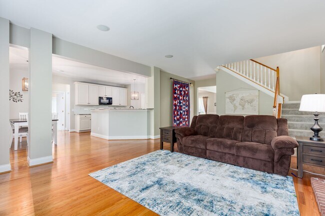 Building Photo - Short term rental available