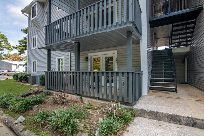 Building Photo - 1001 Woodland Vlg