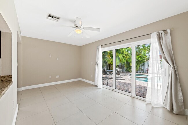 Building Photo - 313 SE 4th Terrace