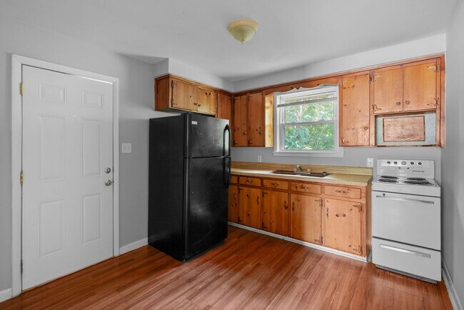 Building Photo - 454 Circle Dr