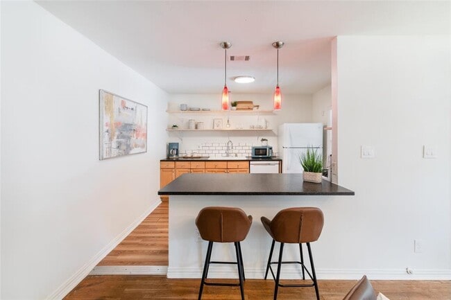 Building Photo - 1800 A Ln