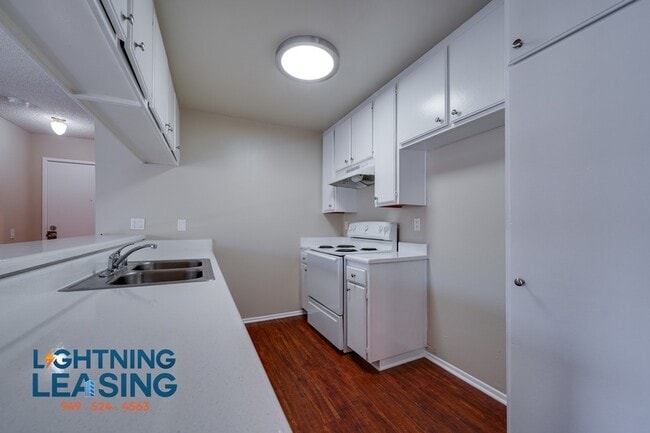 Building Photo - 10250 Commerce Ave