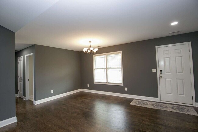 Building Photo - *Lease Special!* Fiber optic internet incl...