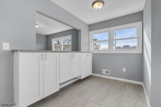 Building Photo - 415 Highland Pl