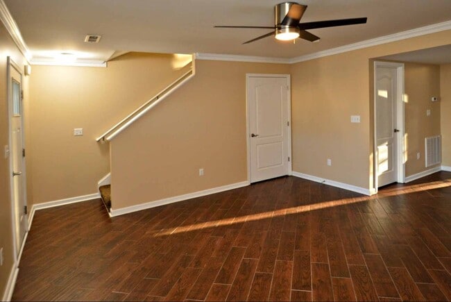 Building Photo - 76 Gloucester Dr