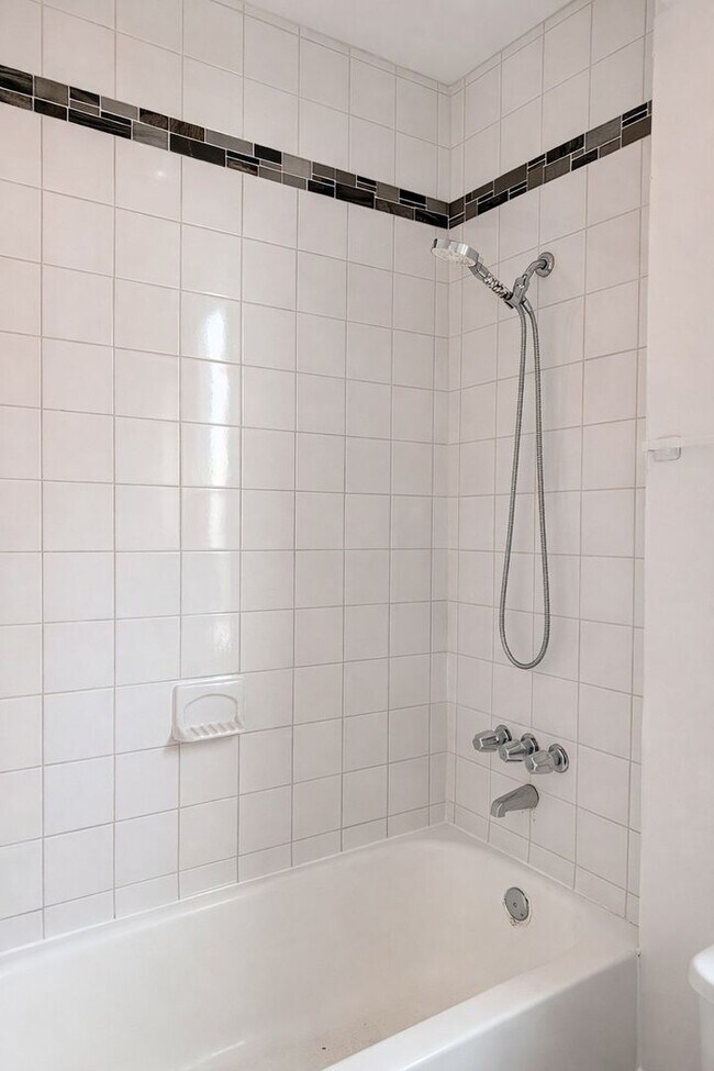 Building Photo - 1114 Florida Ave NE