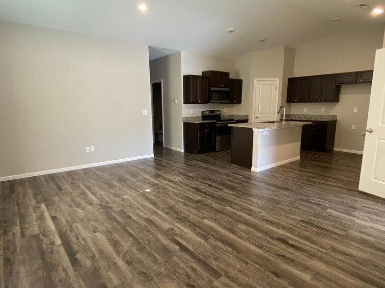 Building Photo - 427 S Longbranch Dr