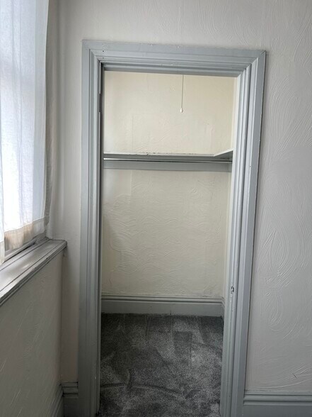 bedroom closet 1 - 402 S Winebiddle St