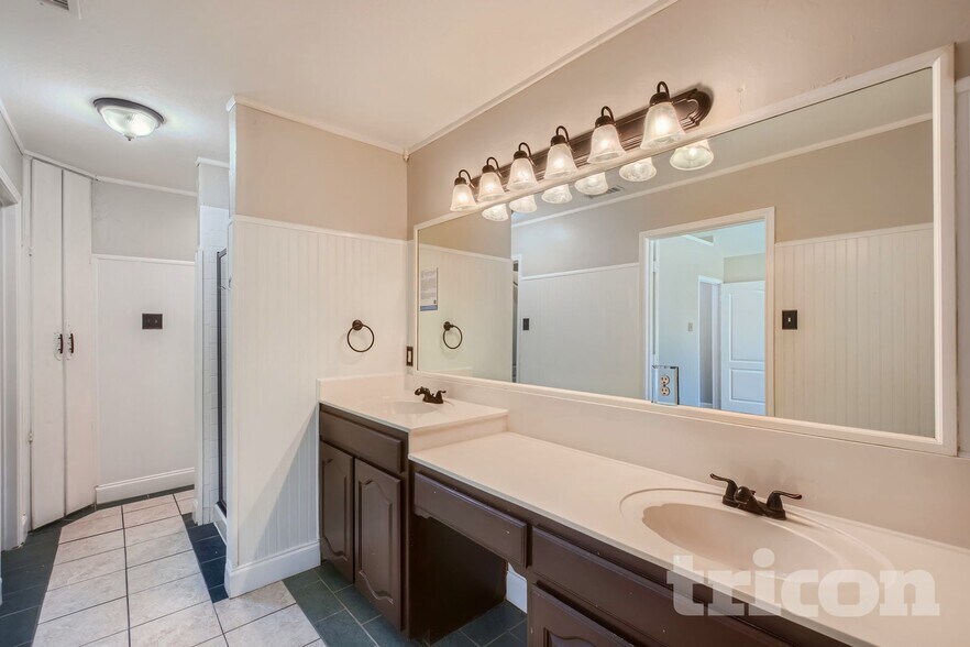 Building Photo - 709 Flagstone Way