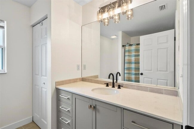 Building Photo - 64 Radcliffe Dr