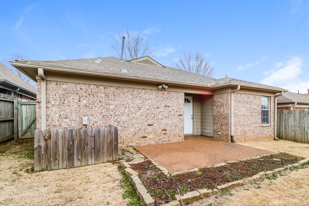 Building Photo - 10095 Cross Hill Dr