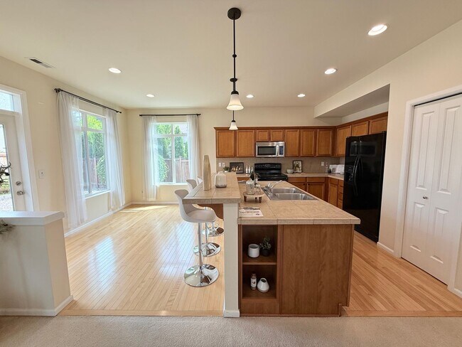 Building Photo - For Rent – Bright & Spacious Home with Bonus Room