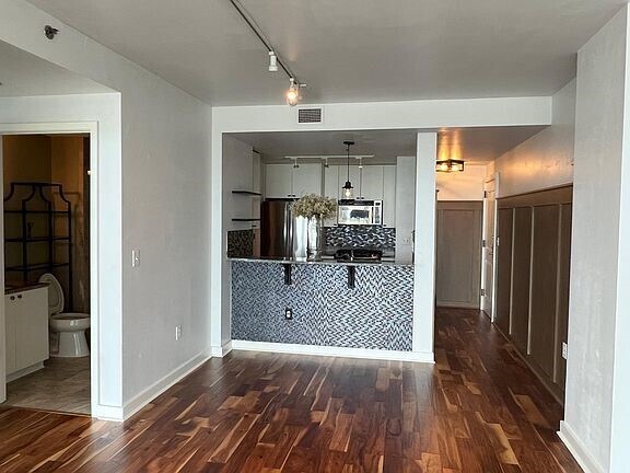 Building Photo - 3338 Peachtree Rd NE