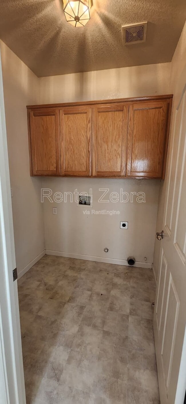 Building Photo - 3201 Bea Ct