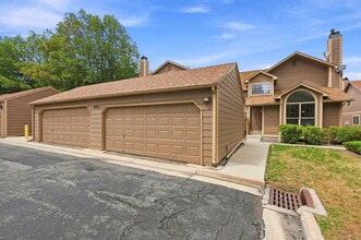 Building Photo - $2,395.95 - 2 Bed, 2.5 Bath Garden Unit in Aurora with Central AC and In Unit Laundry!