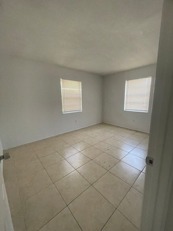 Building Photo - 1537 Barbarie Ln