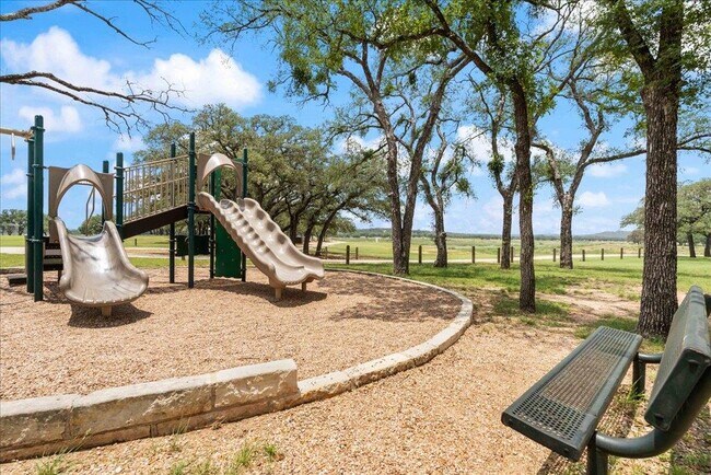 Building Photo - 5800 Clubhouse Dr