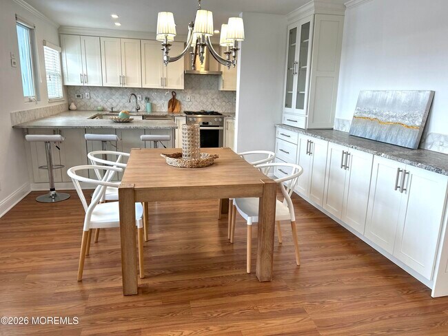 Building Photo - 122 Bodman Pl