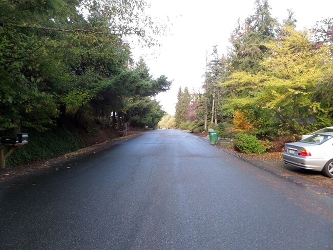 Building Photo - Incredible 3-Bedroom Mid-Century Stunner on Mercer Island! Huge Yard and Central A/C!!
